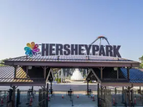 front entrance of Hersheypark theme park in Pennyslvania