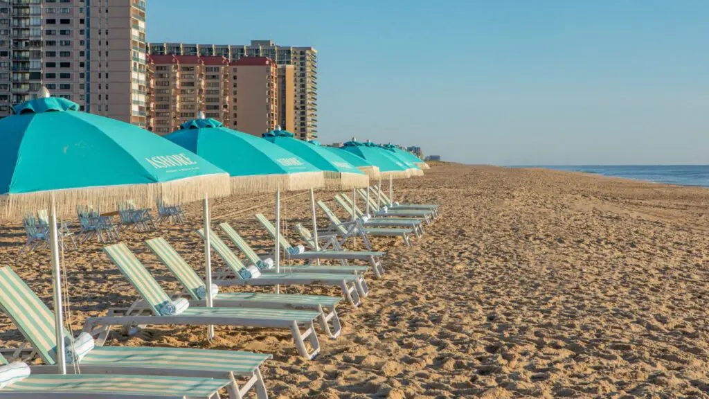 Ashore Resort & Beach Club beach and chaise lounges