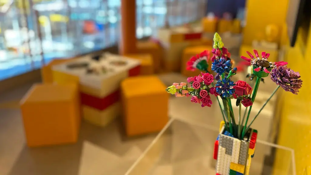 A bouquet of legos flowers