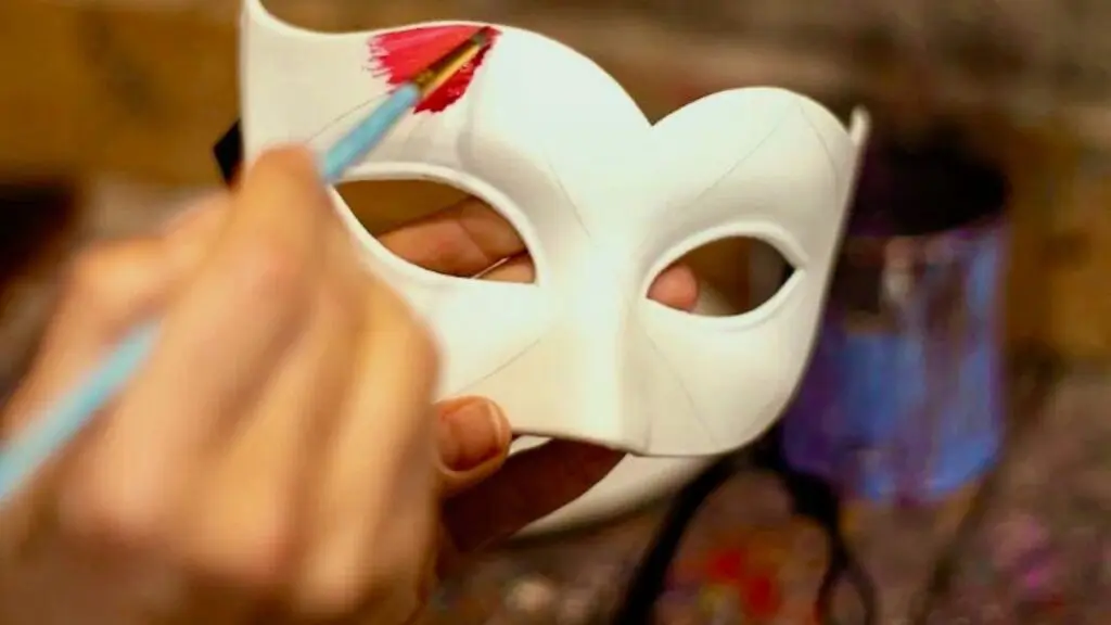 Mask painting workshop at St Regis Venise