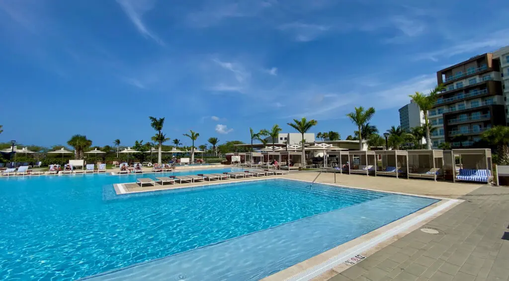 Pool and sunbeds at the Embassy Suites Aruba Resort