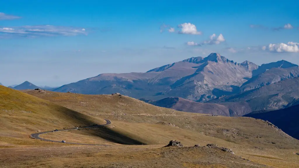 Pemandangan titik tinggi di sepanjang Trail Ridge Road di Taman Nasional Rocky Mountain