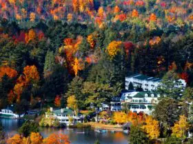 Fall foliage at Mirror Lake (Photo: Mirror Lake Inn)