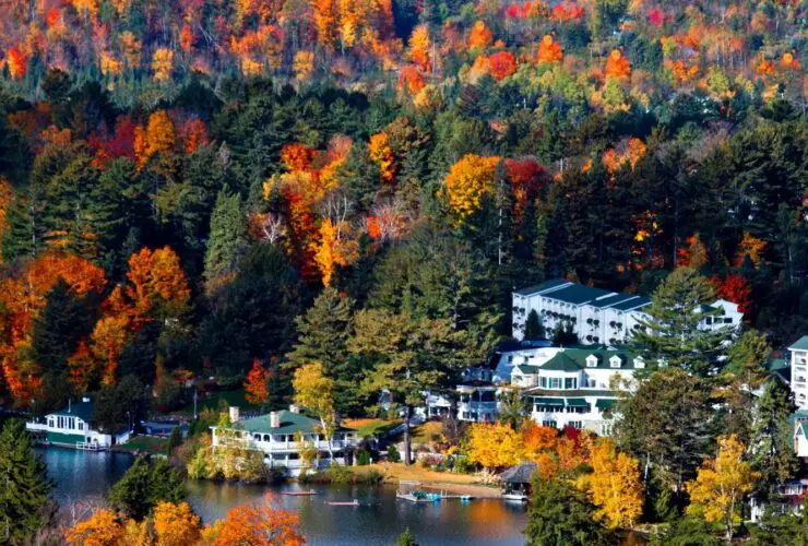 Fall foliage at Mirror Lake (Photo: Mirror Lake Inn)