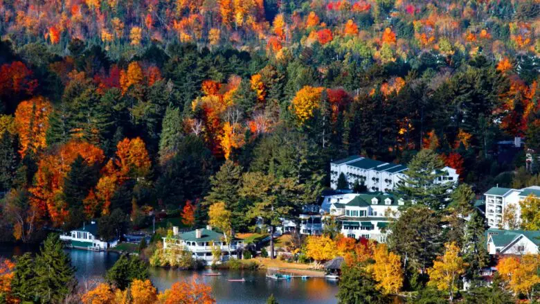 Fall foliage at Mirror Lake (Photo: Mirror Lake Inn)