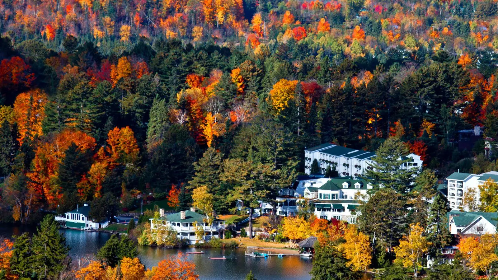 Fall foliage at Mirror Lake (Photo: Mirror Lake Inn)