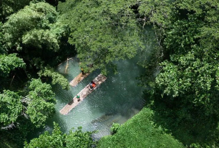 Take a romantic bamboo river raft ride on the Martha Brae (Photo: Visit Jamaica)
