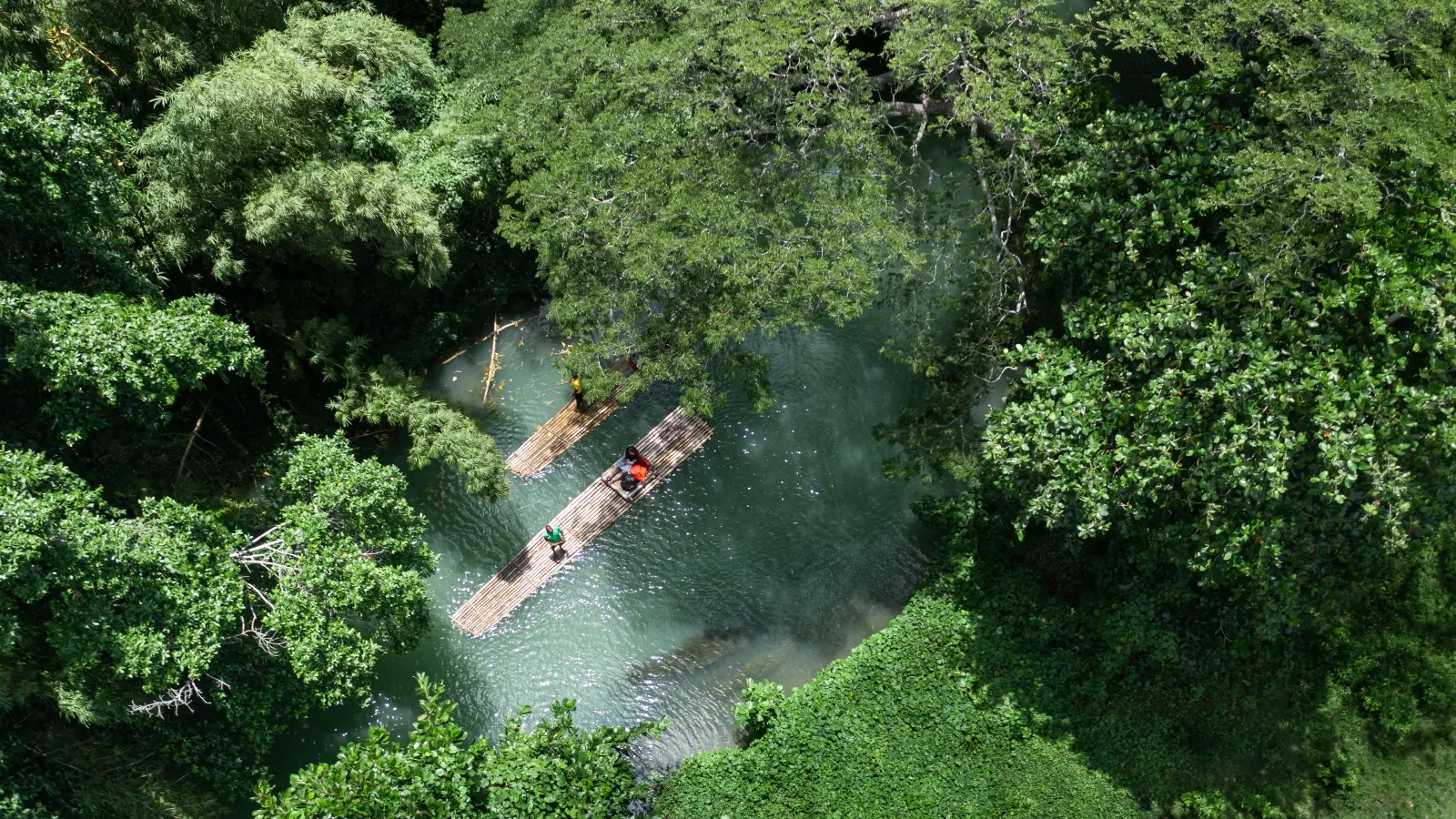 Take a romantic bamboo river raft ride on the Martha Brae (Photo: Visit Jamaica)