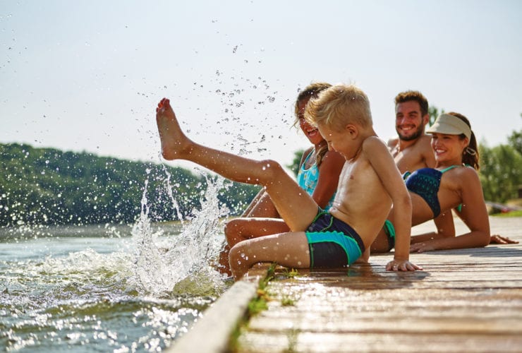 Family splashing on dock (Photo: Shutterstock)
