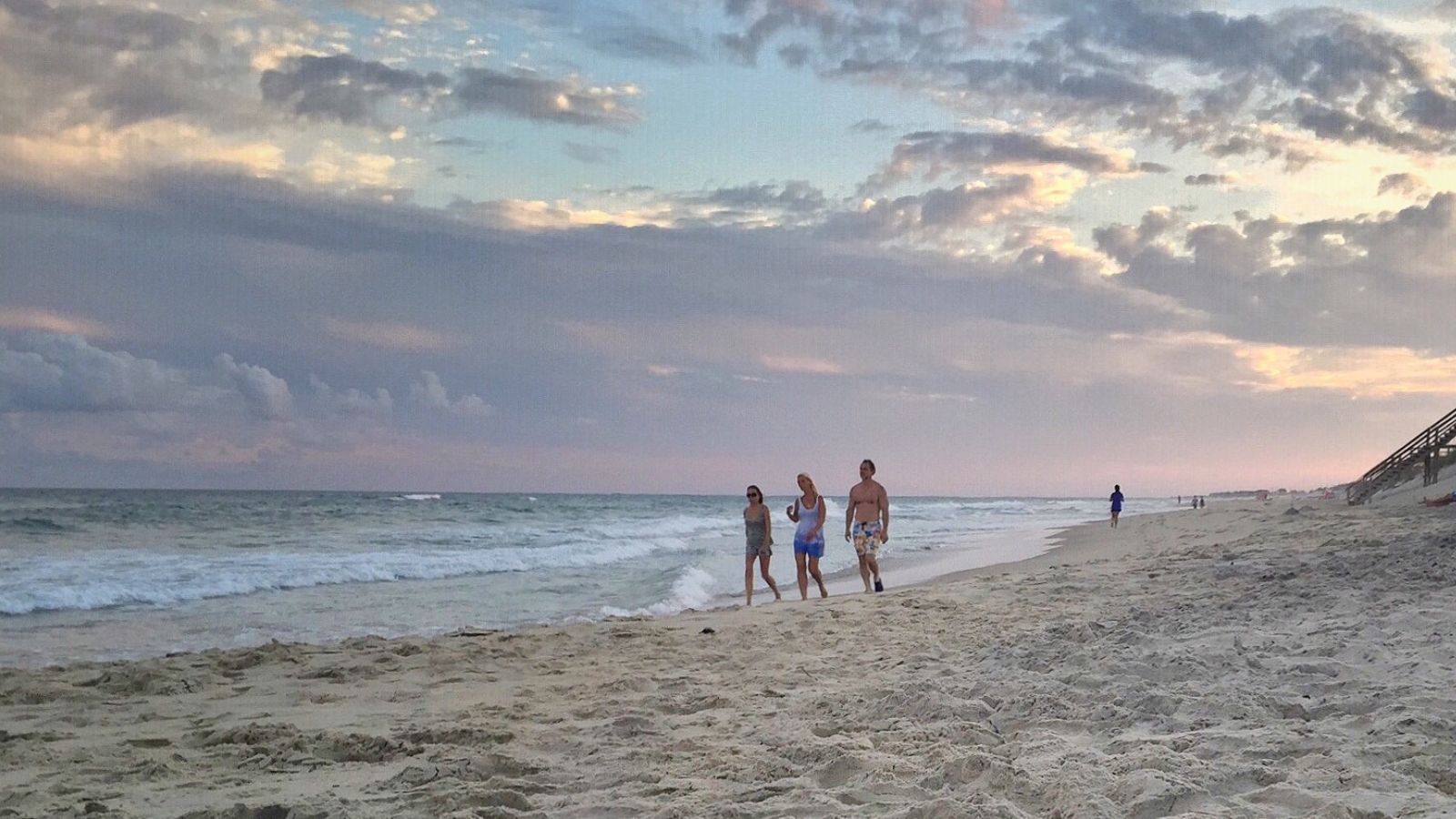 Dusky sky in the Outer Banks (Photo: @tginfl via Twenty20)