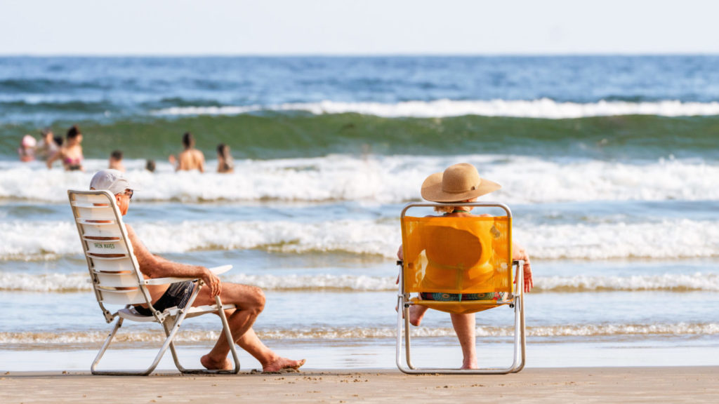 Grandparents at the beach (Photo: @doutorfotografo via Twenty20)