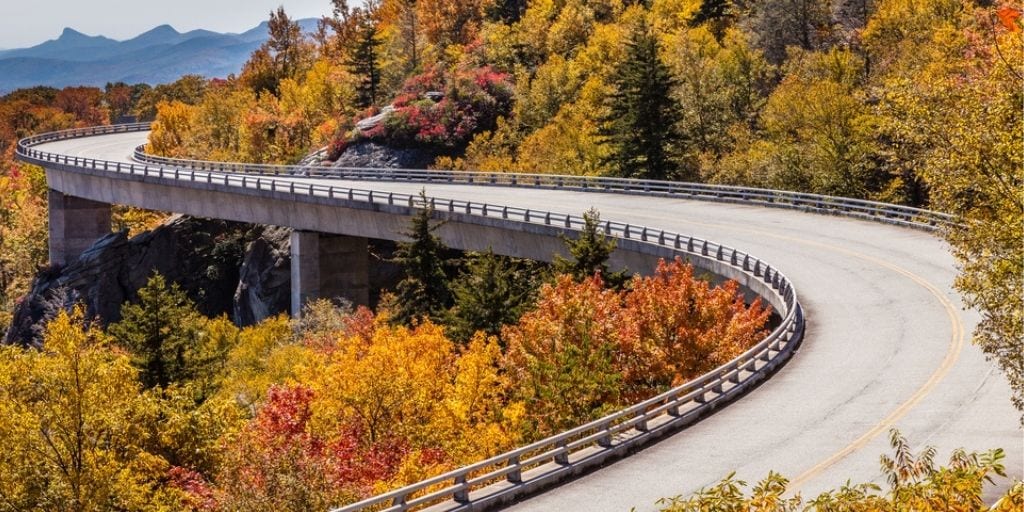 The Blue Ridge Parkway is designed to "lie gently upon the land" (Photo: Shutterstock)