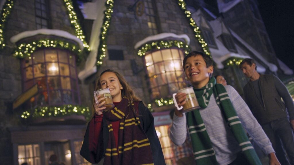 Nothing beats a hot butterbeer at Christmastime in The Wizarding World of Harry Potter (Photo: Universal Orlando)
