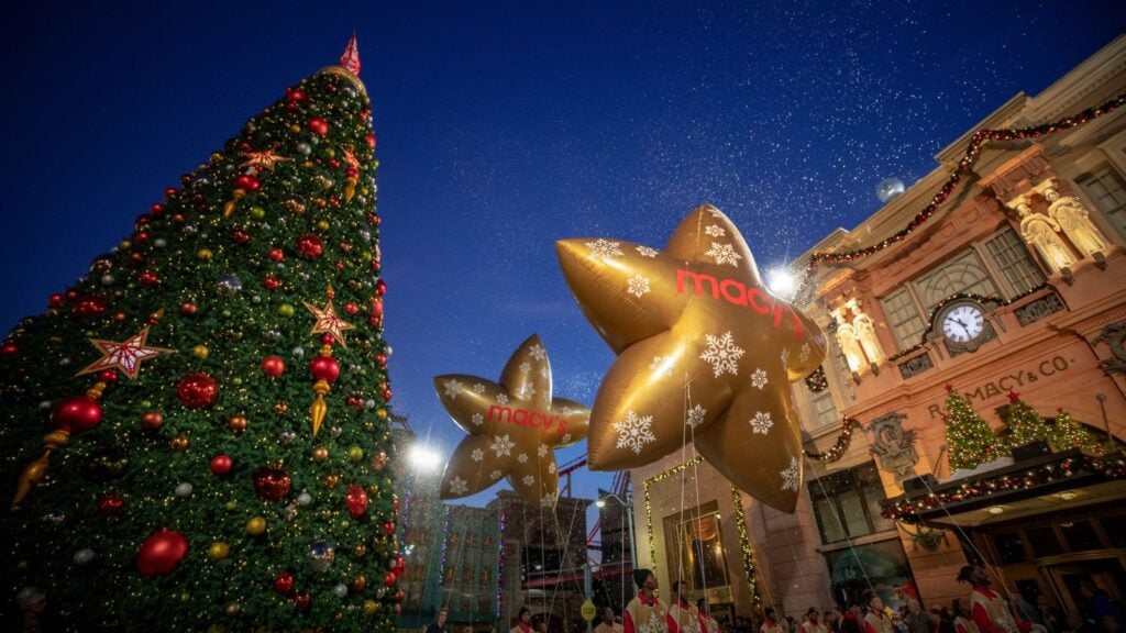 Universal's Holiday Parade Featuring Macy's happens every day during the holiday season (Photo: Universal Orlando)
