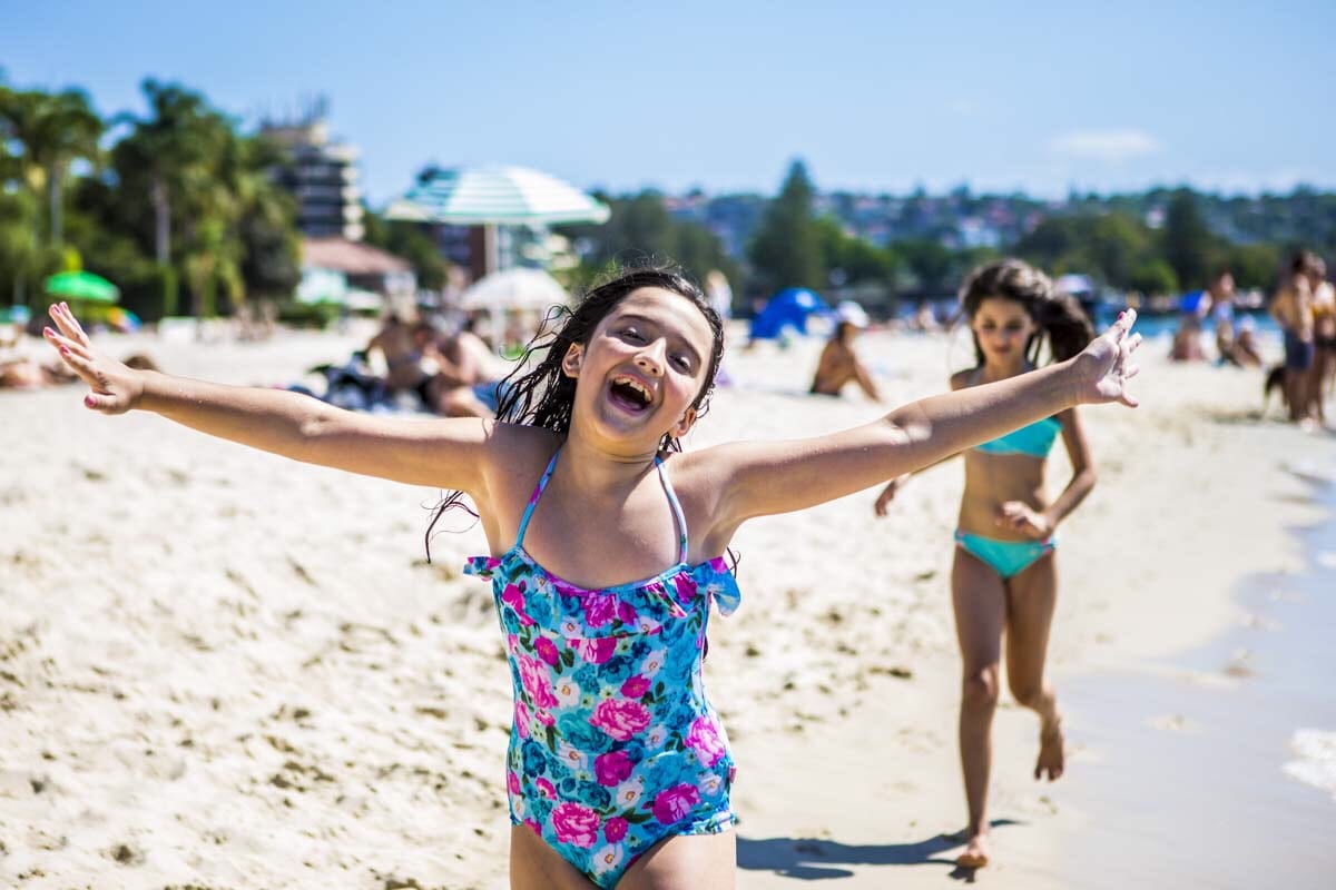 Girls having fun on big family vacation (Photo: @pink_dora via Twenty20)