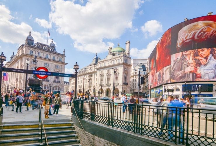 Wide angle view of Piccadilly Circus in London's West End (Photo: Shutterstock)