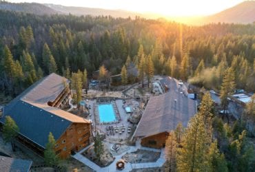 Hotels near Yosemite National Park: Rush Creek Lodge Arial View