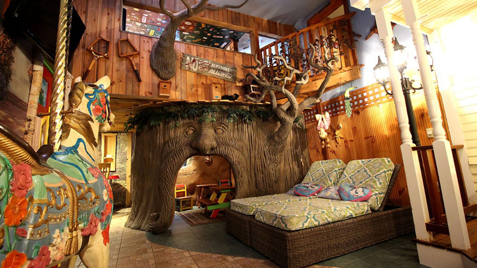 17-kid-themed-hotel-rooms-that-will-delight-the-whole-family-2023