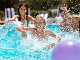Splash time at a family resort (Photo: Shutterstock)