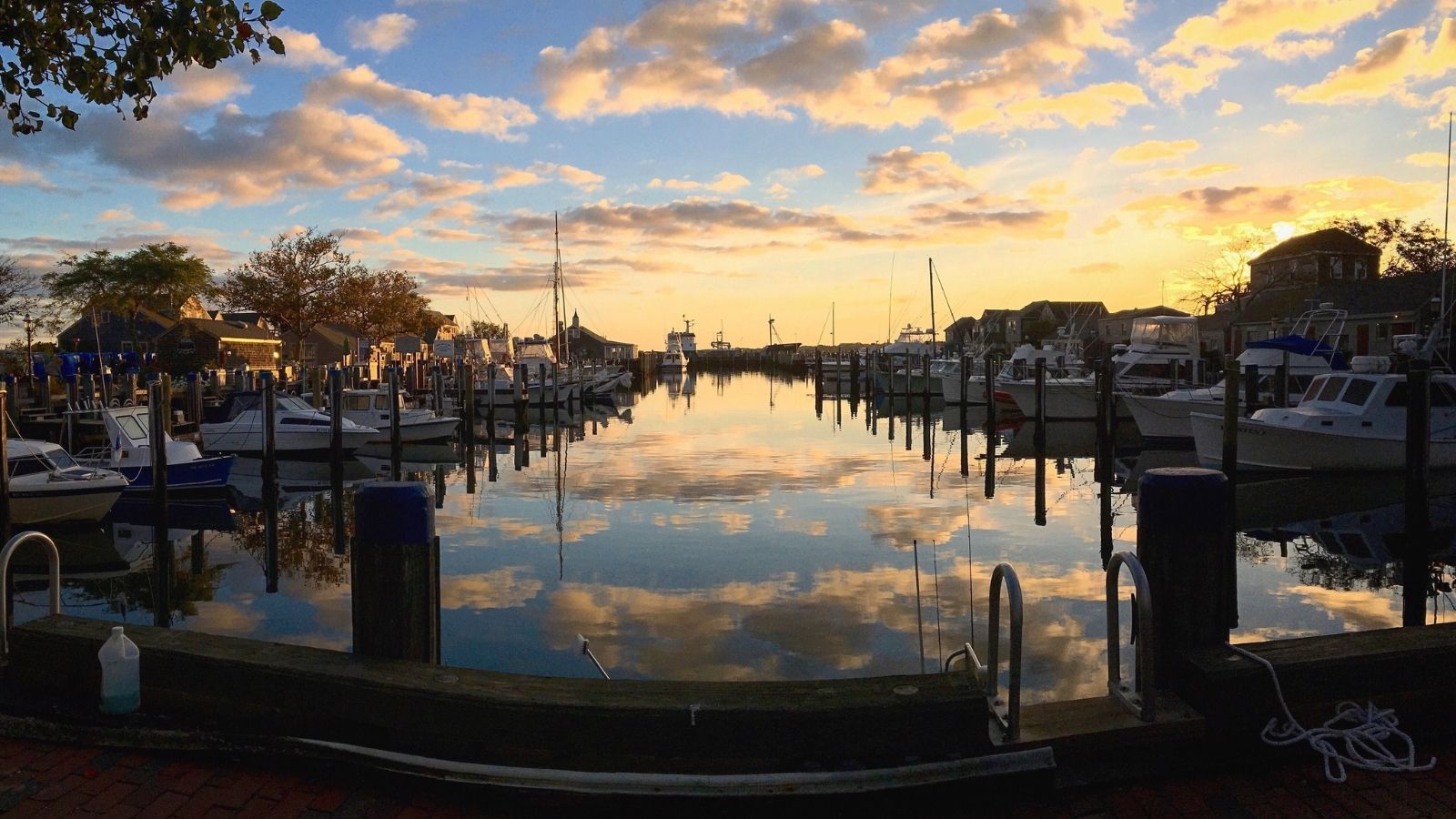 Boats in Nantucket Harbor off the coast of Cape Cod (Photo: @wsamnipat via Twenty20)