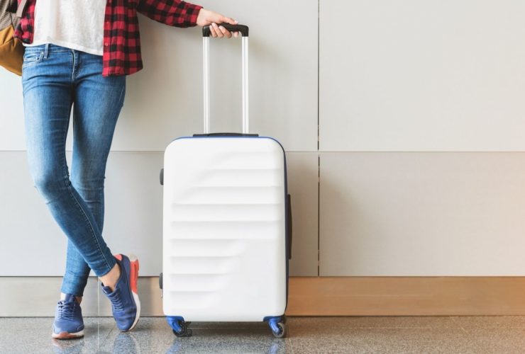 Woman with suitcase (Photo: Shutterstock)