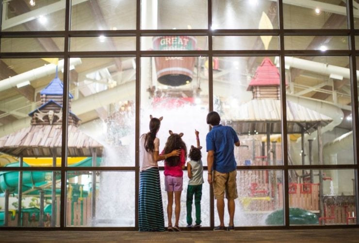 Family at Great Wolf Lodge (Photo: Great Wolf Lodge Resorts)