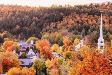 Brilliant fall foliage in Stowe, Vermont (Photo: Mark Vandenberg)