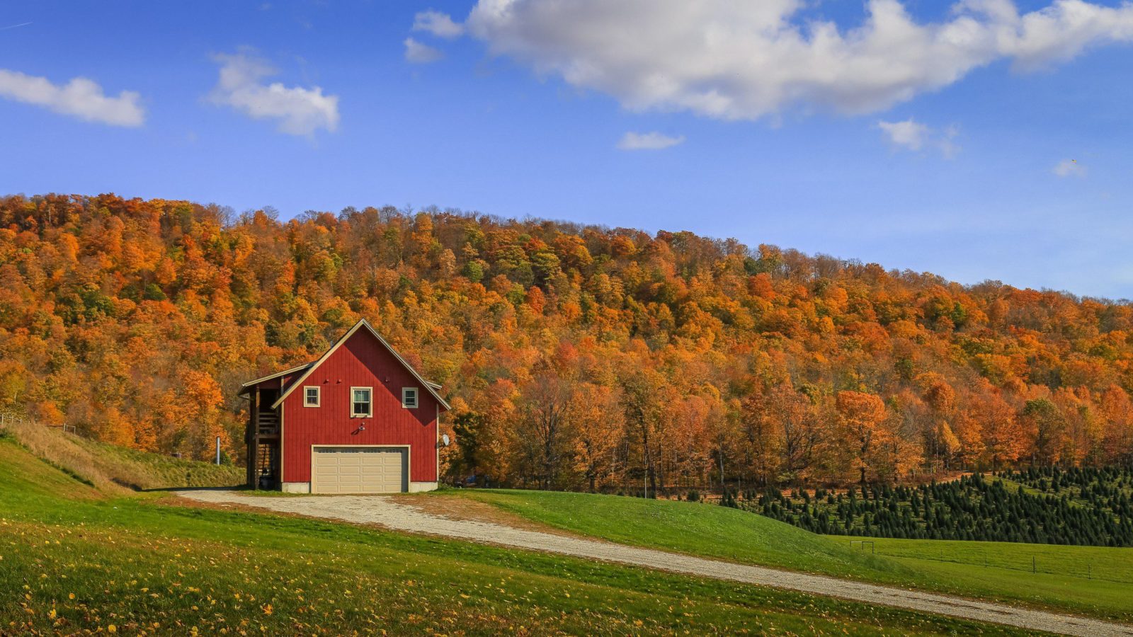Colorful barn and fall foliage in Vermont, a fall vacation idea