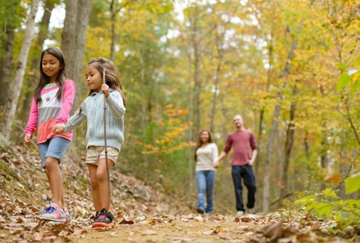 Family hiking in Shenandoah Valley (Photo: Virginia Tourism)