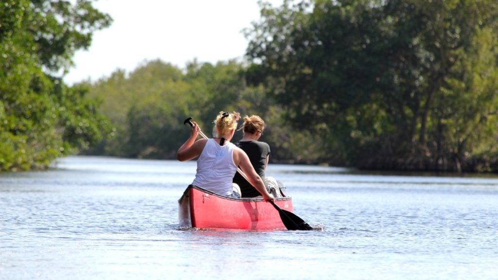 Kayaking in Everglades National Park in Florida (Photo: Shutterstock)