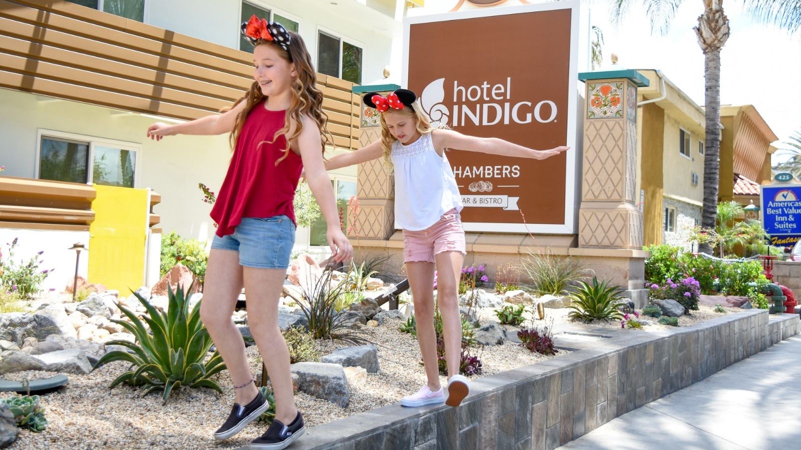 Kids walking outside Hotel Indigo near Disneyland (Photo: Hotel Indigo)