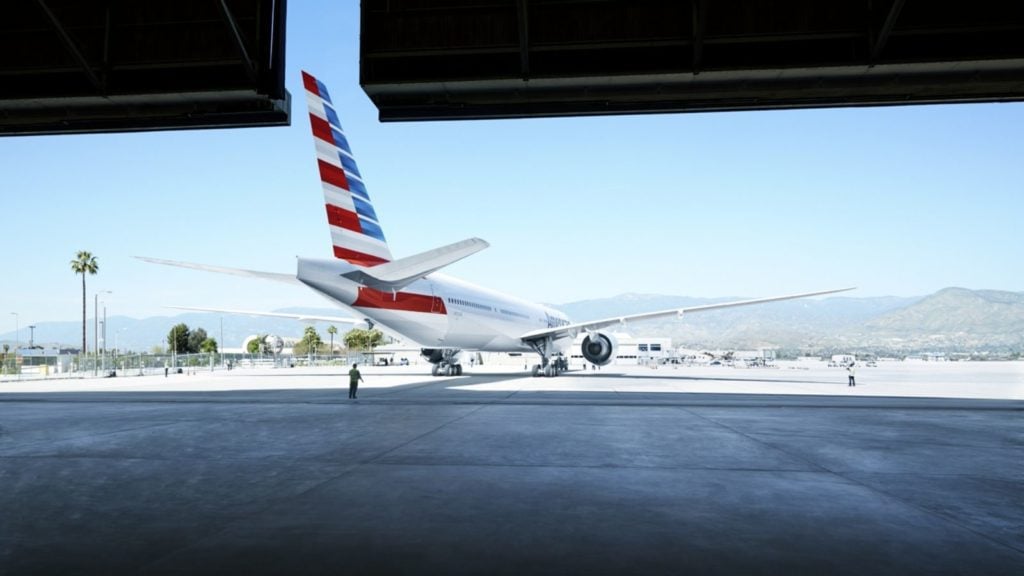 American Airlines Boeing 777-300 di landasan pacu (Foto: Amerika)