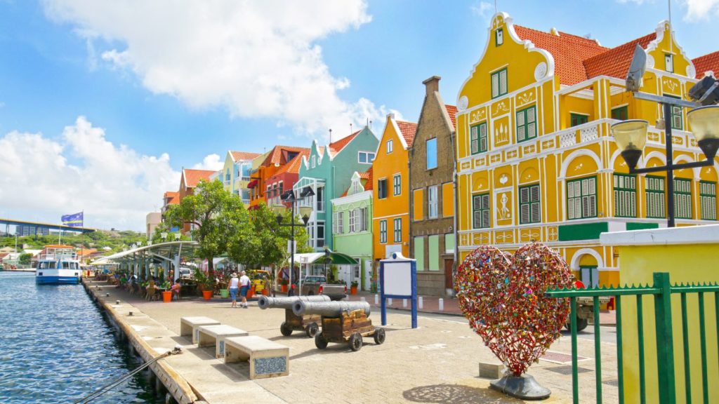 Colorful buildings in Willemstad, Curacao (Photo: Shutterstock)