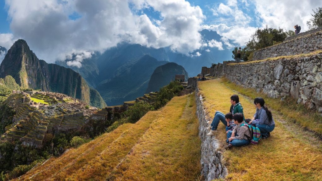Keluarga di Machu Picchu (Foto: Shutterstock)