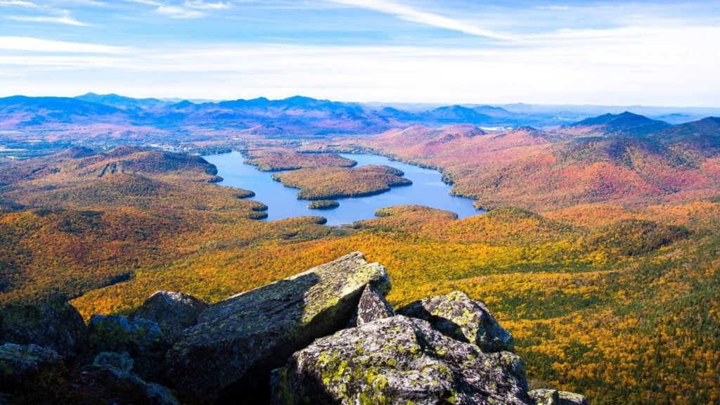 Danau dan pegunungan di wilayah Adirondack di New York (Foto: Shutterstock)