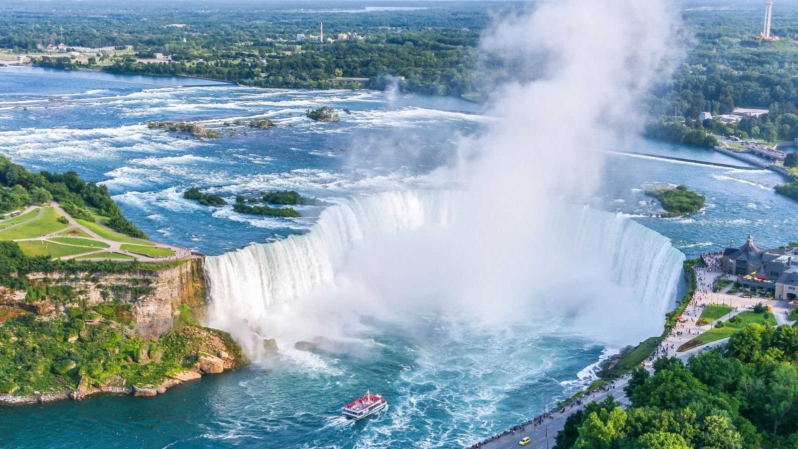 Maid of the Mist at Niagara Falls USA (Photo: Shutterstock)