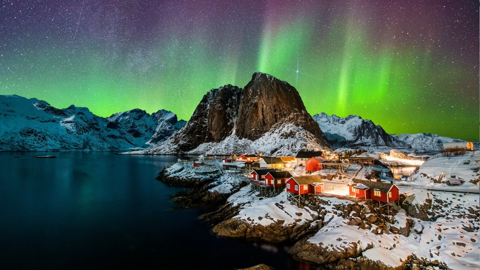 Northern Lights over Norway (Photo: Shutterstock)