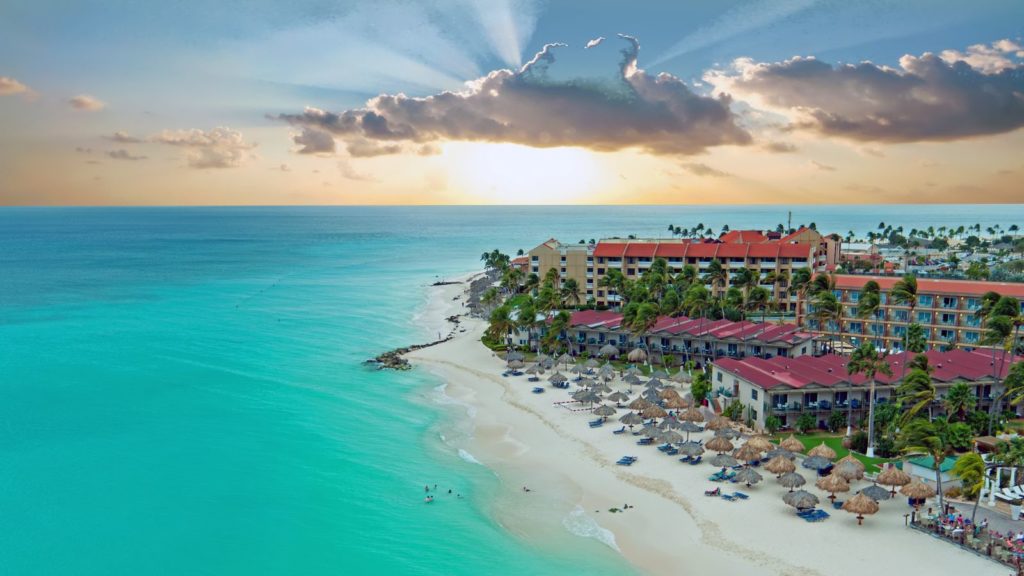 Sunset over Manchebo Beach on Aruba (Photo: Shutterstock)