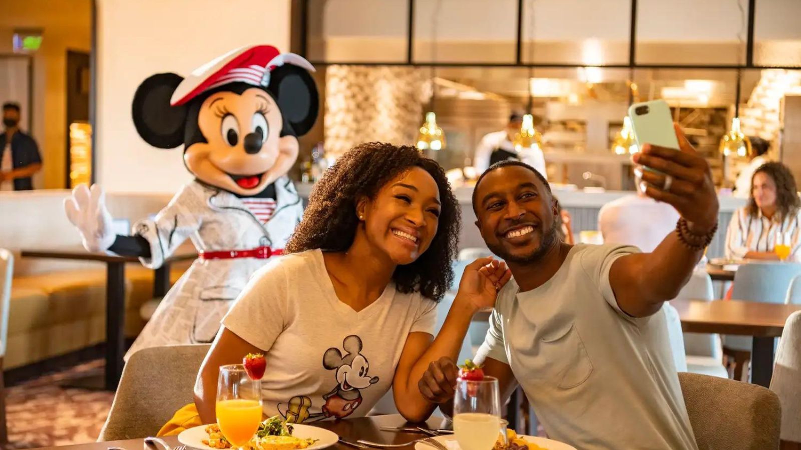 Disney World food options include table service and quick-service eateries (Photo: Matt Stroshane)