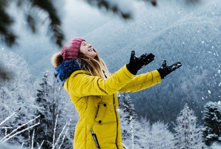 Happy girl in winter wonderland (Photo: @mikeygl via Twenty20)
