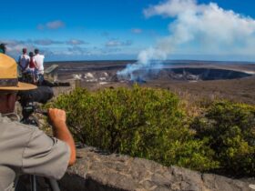 Ranger setting up a viewing scope at Hawaii Volcanoes National Park (Photo: NPS/J. Wei)