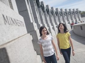 Two young teens walking along a memorial in Washington DC (Photo: @brightideasfl via Twenty20)