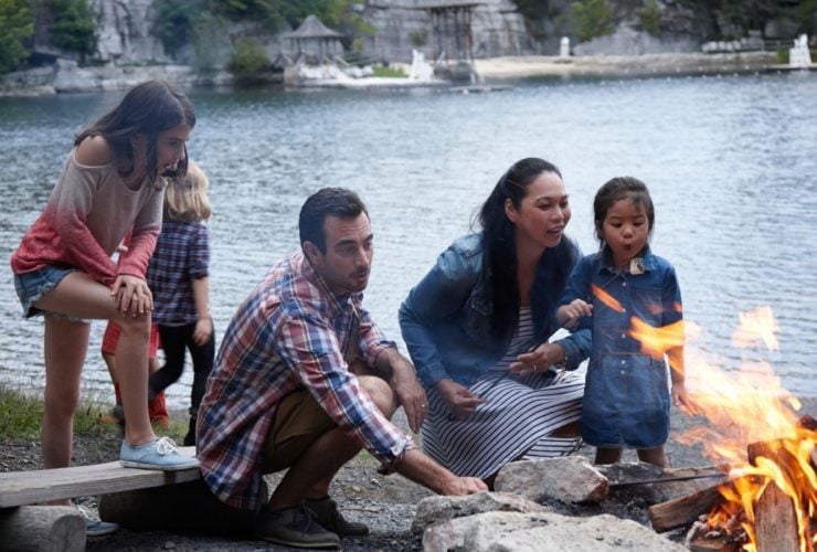 Campfire with s'mores at Mohonk Mountain House in New York (Photo: Mohonk Mountain House)