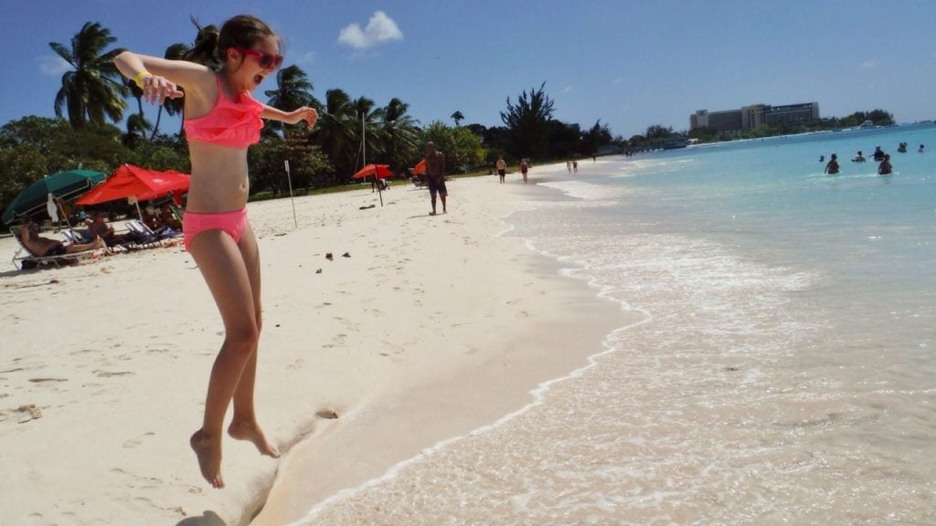Girl playing on the beach in Barbados (Photo: @pprevost via Twenty20)