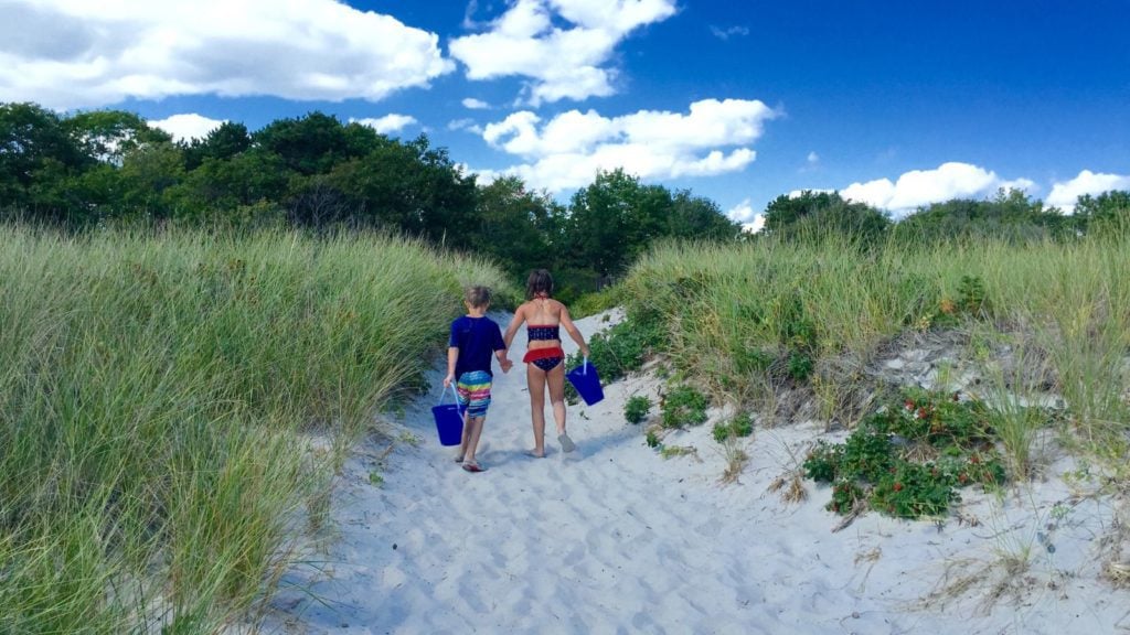 Kids on a beach path (Photo: Inn by the Sea)