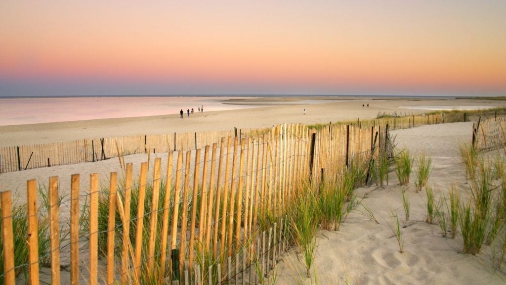 Matahari terbit di atas Pantai Cape Cod, Massachusetts (Foto: Shutterstock)