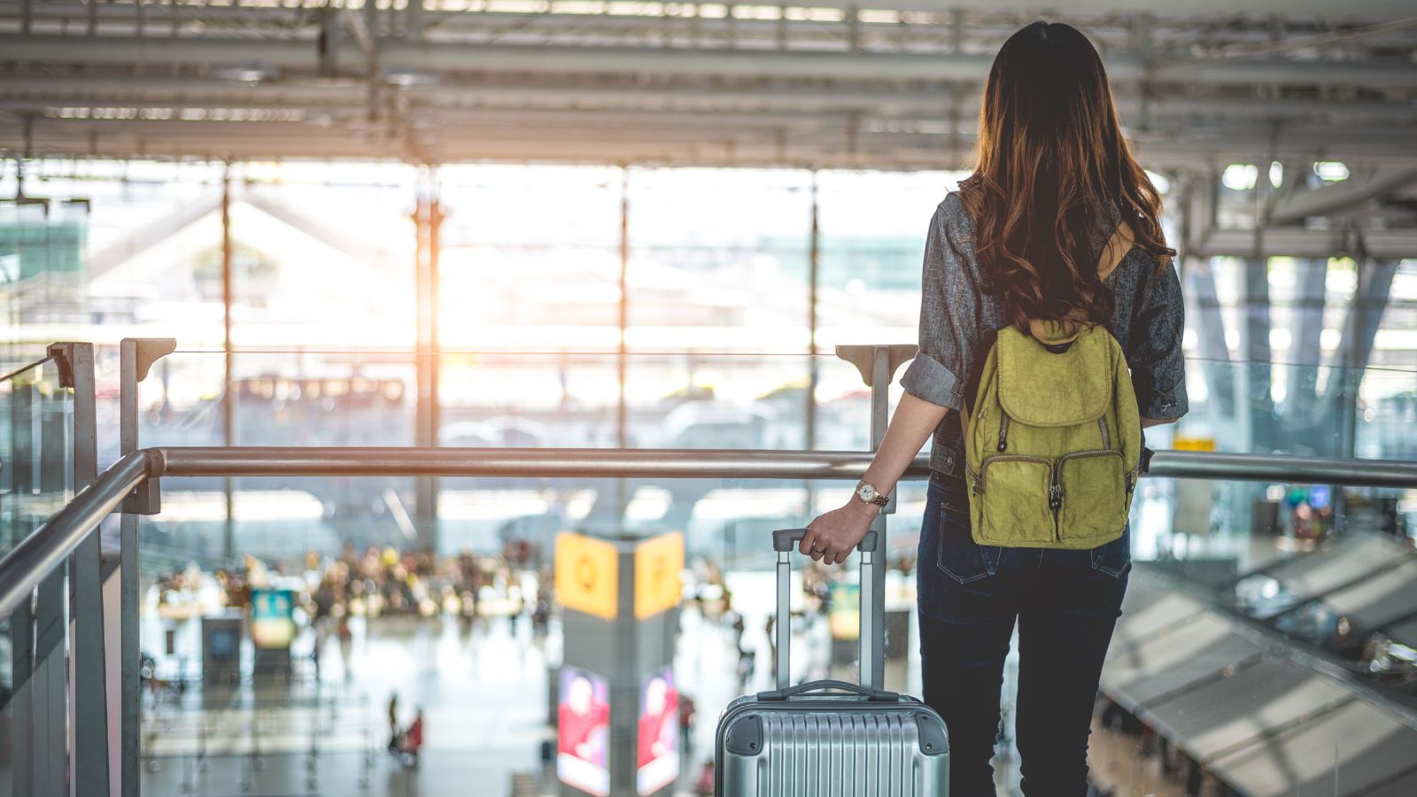 Woman at airport with carry-on luggage (Photo: Shutterstock)