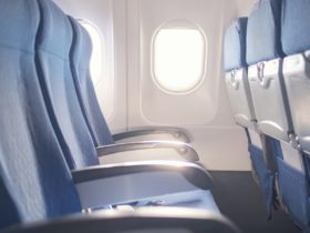 empty row of airplane seats
