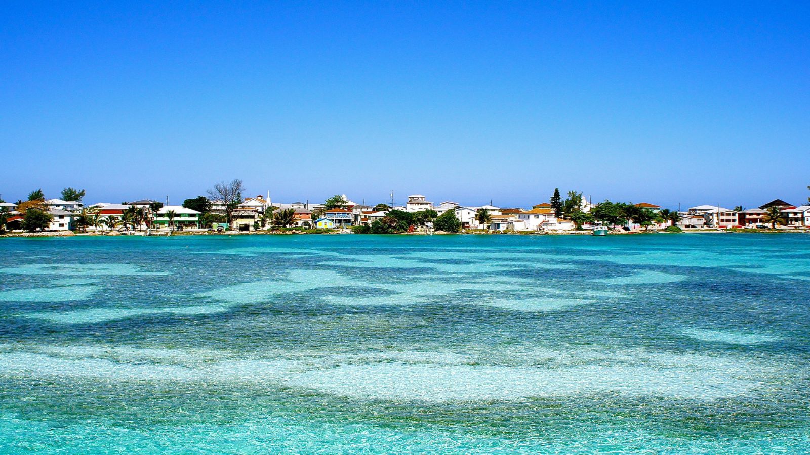 Waterfront buildings in Bimini, Bahamas (Photo: @_yvinas_ via Twenty20)