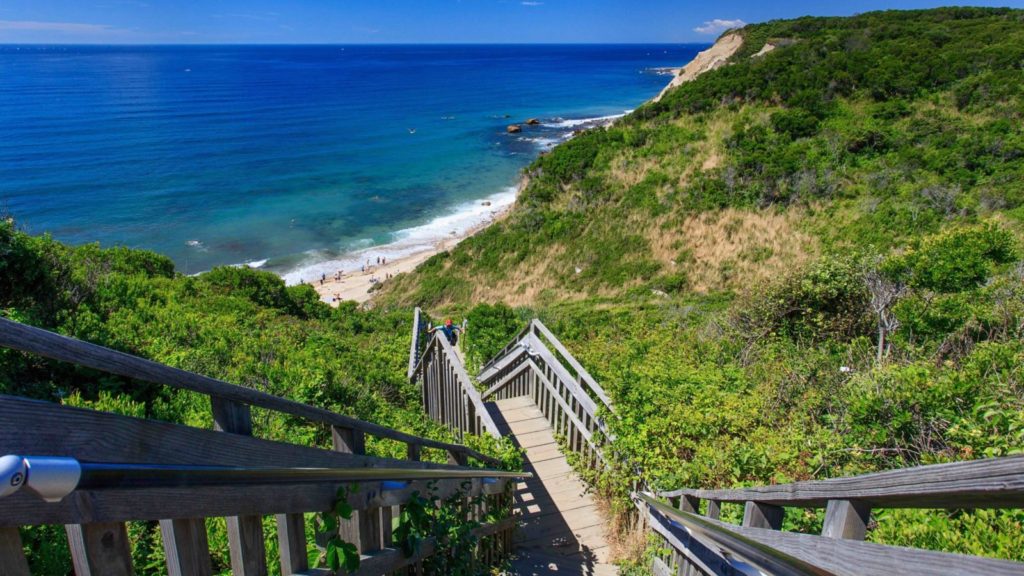 Mohegan Bluffs (Photo: Visit Rhode Island)